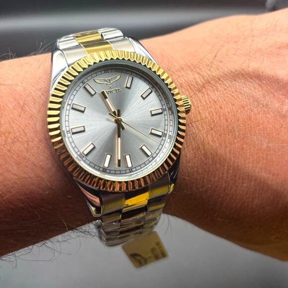 Invicta 69010 Mens Two-Tone Stainless Steel Watch Silver Dial NIBWT - Picture 16 of 17